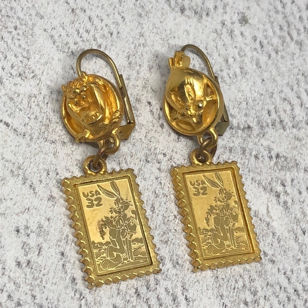 Vintage 90's Looney Toons Cartoon Bugs bunny Statement Earrings Stamp Look.